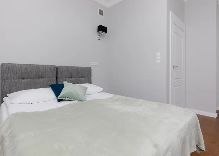 City Center Aparthotel Chmielna By Noclegi Renters Warszawa